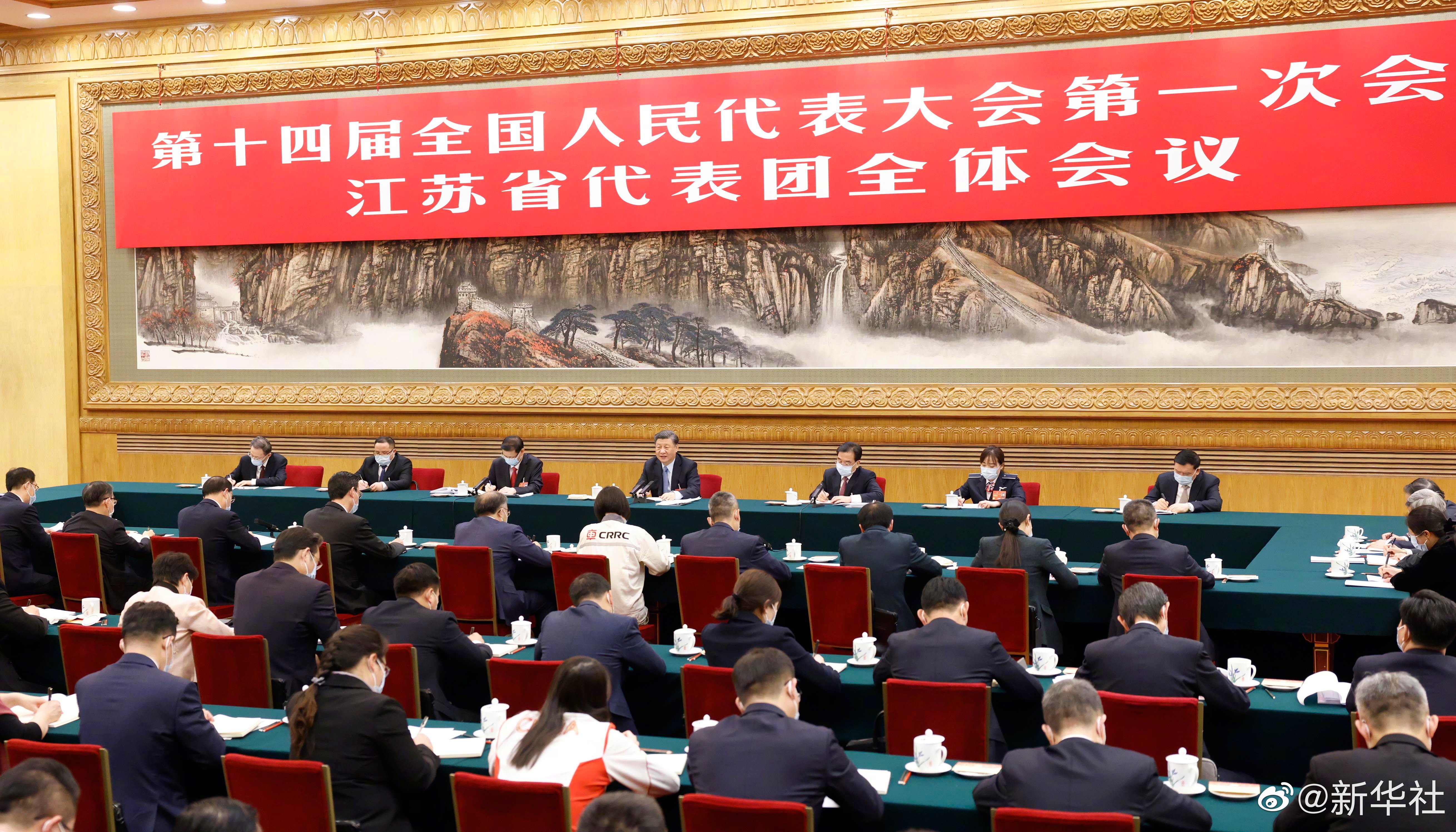 習(xí)近平總書記參加江蘇代表團(tuán)審議，現(xiàn)場聽取徐工集團(tuán)匯報發(fā)言，對徐工五年發(fā)展給予充分肯定和殷切期望