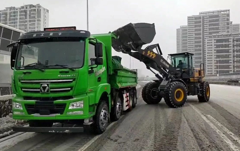 除雪保暢通，徐工汽車(chē)在行動(dòng)